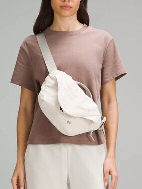 NEW 🖤 Lululemon Curved Crossbody Bag 3L